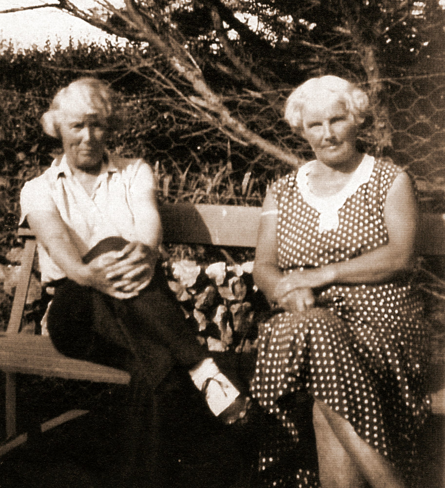Miss Madge Derick and Mrs Gertrude Warren 